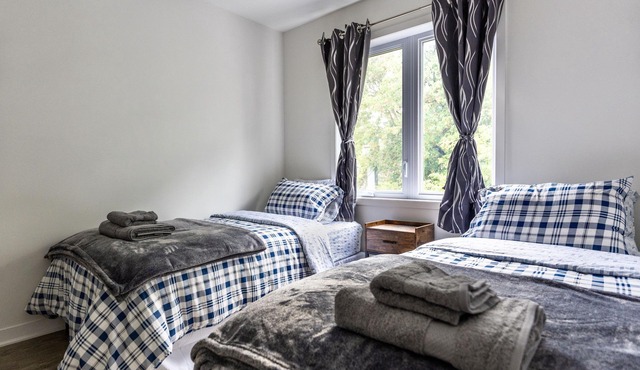 FreeParking Condo 2BRs 4beds AC Wi-Fi Smart TV