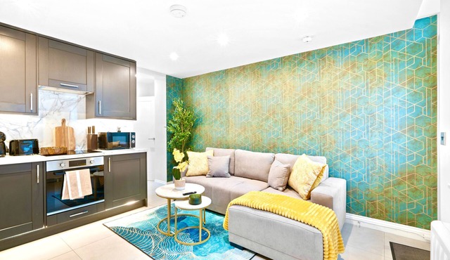 FreeParking|Holiday|Leisure|CityCenter|WalkToBeach