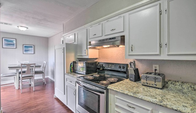 Freeport Home: Gas Grill, Fire Pit & Patio!