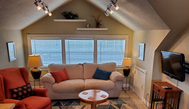 Freestanding Apt with EV Charger