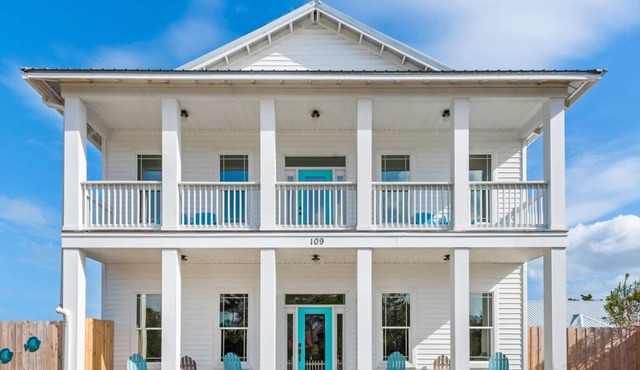 Freestyle! 2 blks to beach! Pool! Free golf cart!