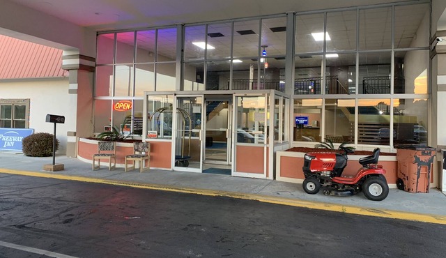 Freeway Inn motel and Uhaul