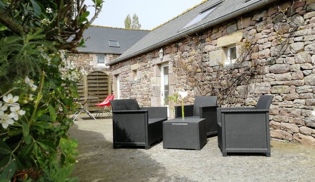 Frehel: country holiday home - 1 room - 1/5 persons