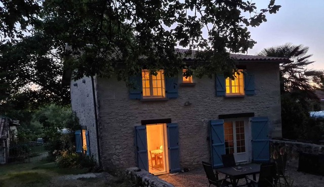 Freistehende Alte 1824 Erbaute Scheune, die 1985 zum Haus Umgebaut