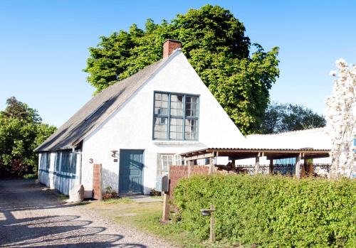 Frejas bed and kitchen in Langeskov