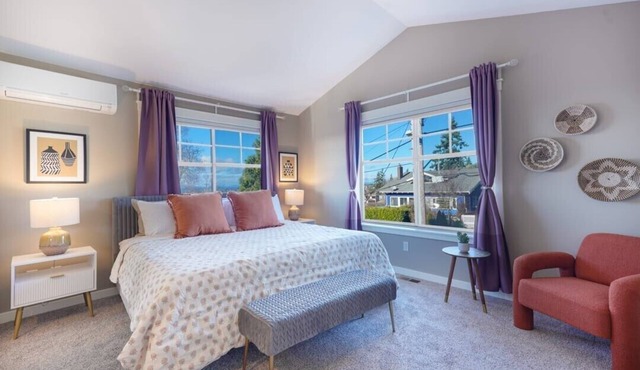 Fremont home with panoramic views near Woodland Zoo