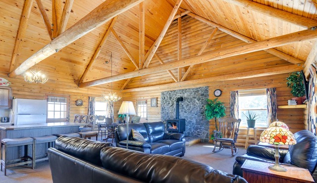 Fremont Vacation Rental w/ Mountain & Valley Views