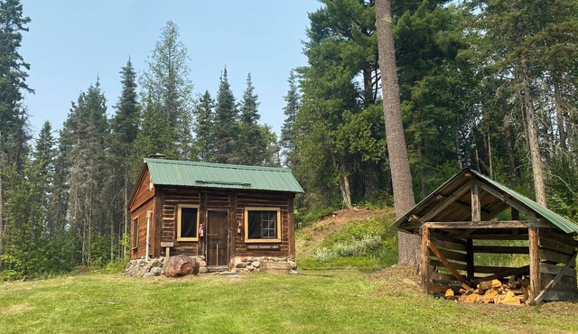 French-Canadian Cabin - Cozy Rustic Getaway