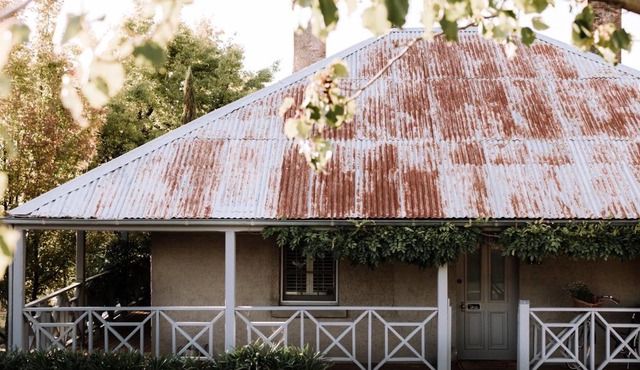 French Cottage Beechworth with stunning Alfresco Garden