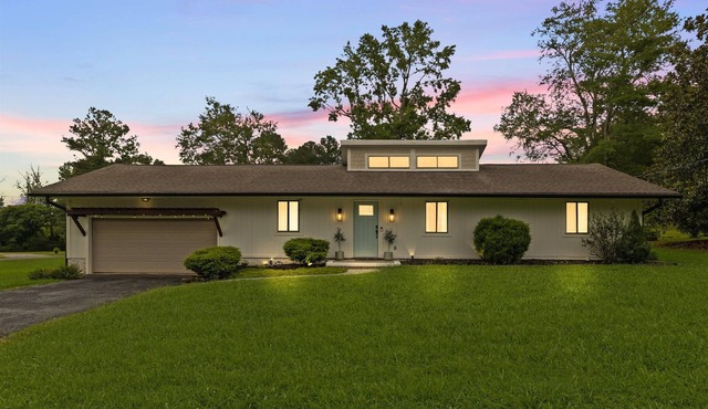 French Country Charm in Chatt Town - large space for entertaining and parking!