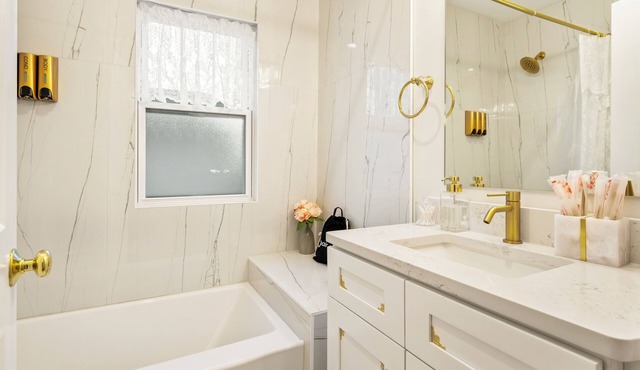 French Country Cottage in lovely Glen Ellyn!