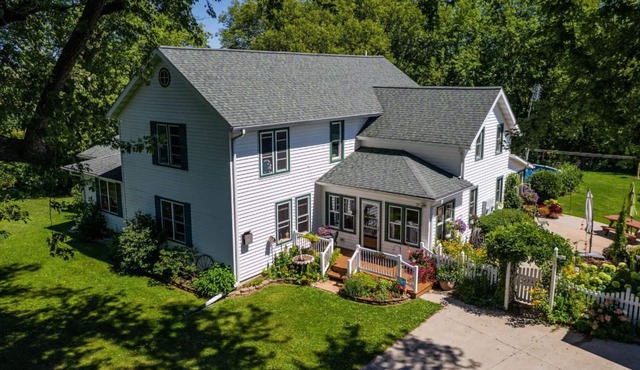 French Creek Retreat! Vintage modern luxury amidst a wildlife lover's paradise.