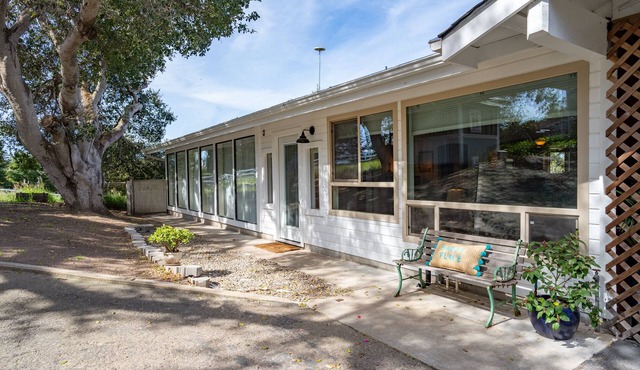 French Farmhouse On Boutique Farm - Close to The Beach