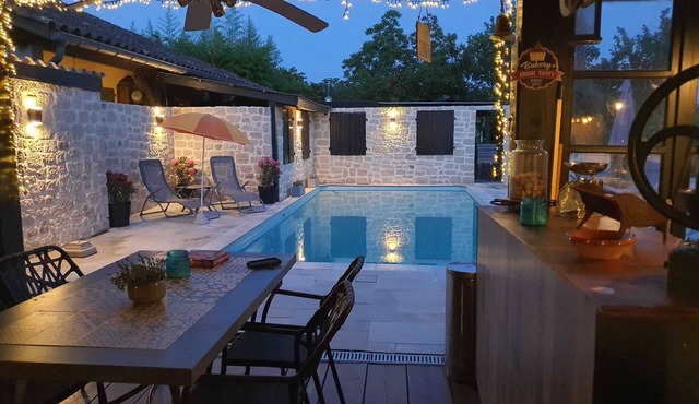 French furnished small house, in the middle of a nature reserve, with a lake