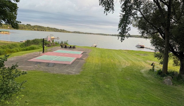 French Lake Shore Pickleball