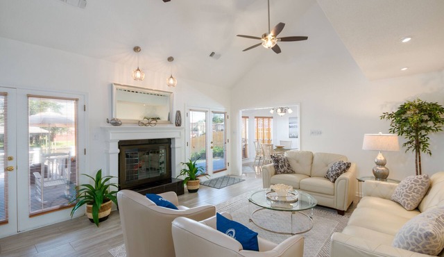 French Quarter Festival Rental Near New Orleans and Bourbon Street 111