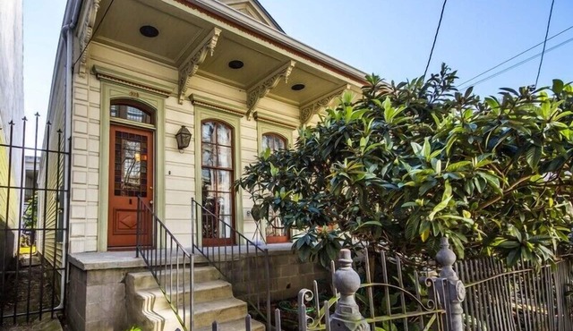 FRENCH QUARTER - WAREHOUSE DISTRICT - CONVENTION CENT - SPACIOUS PARKING - HOME