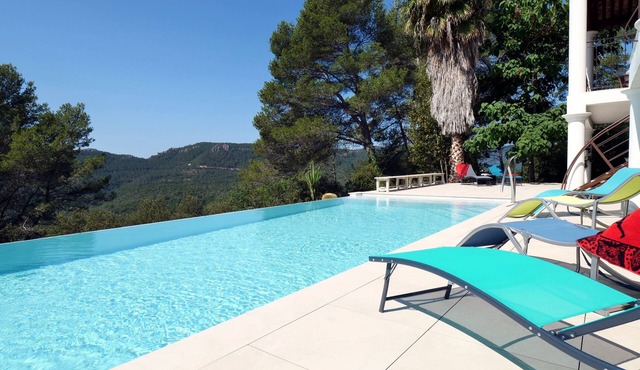 French Riviera Air-conditioned Villa with heated infinity pool, Amazing view