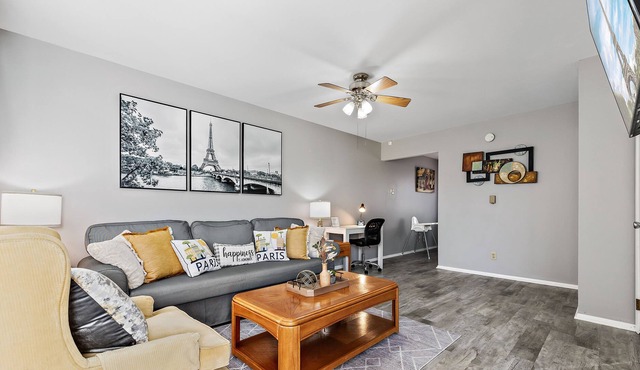 French themed cozy apt w/garage/FastWiFi/Sleeps up to 8/Montgomery.