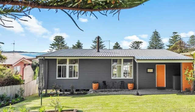 Frenchies @ Tuross Head - 200m from the Beach!