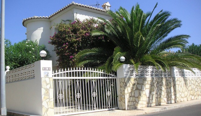 Frente al Mar. Velazquez. Luxurious Villa, 30 m from the sea