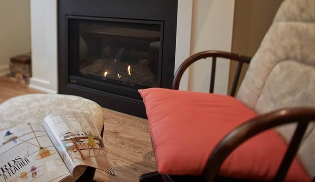Fresh 2 Bedroom Private Suite In Charming Dundas near Niagara Falls and Toronto
