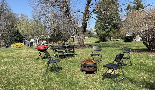 Fresh 2BR Basement Oasis: Amid Nature, Minutes from Urban Centers