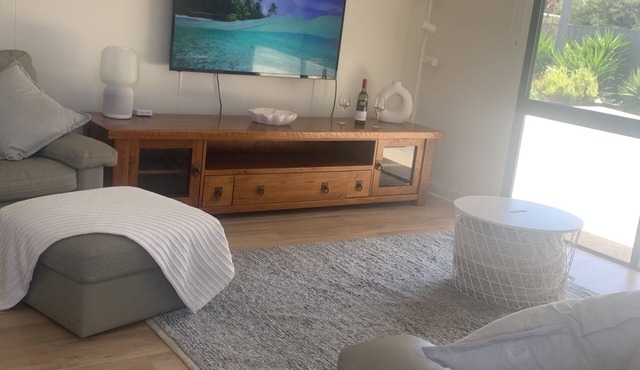 Fresh, beachy, comfy 2 bedroom apartment in Kingscote on Kangaroo Island (U1)