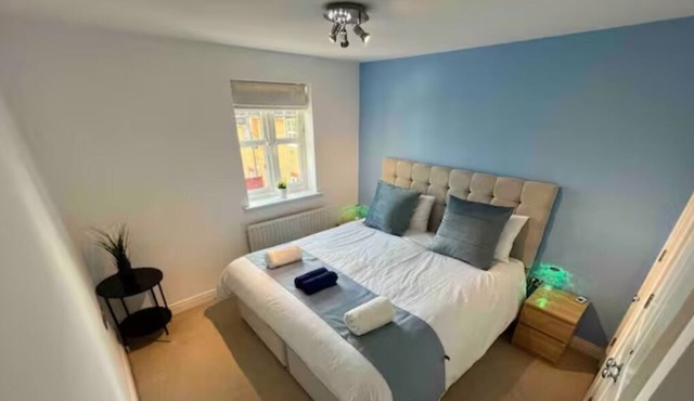Fresh & Bright 3 Bed Apartment in London