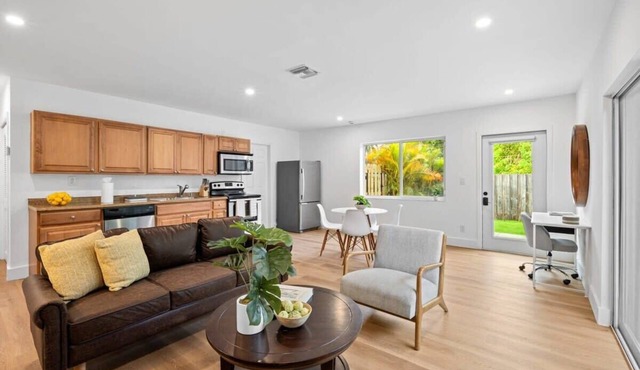 Fresh & Bright Condo 1BR/1BA – Near Riverwalk