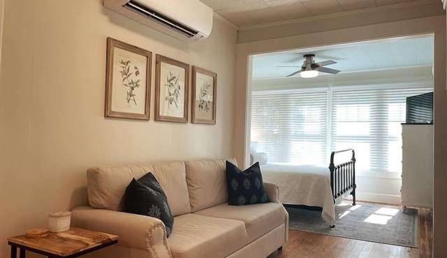 Fresh & Comfy Studio Apartment w/Kitchenette