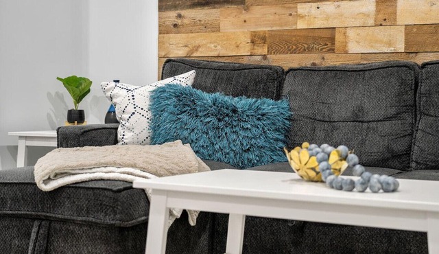 Fresh Escape | Dog-Friendly | Close to Parks/Seton