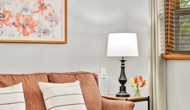 Fresh & Fabulous Fridley #1 Modern 1 BR Renovated Pet-Friendly/Fenced Yard