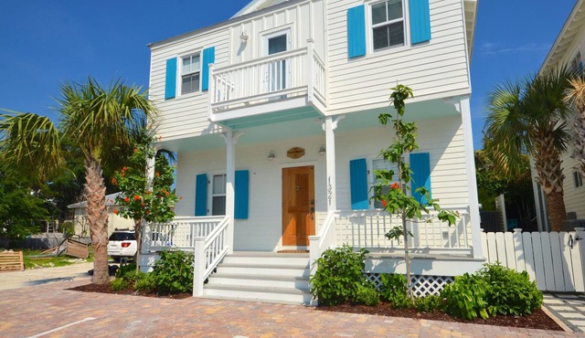 Fresh Getaway w/Private Pool & Rooftop Patio - Great Location, Steps from Beach