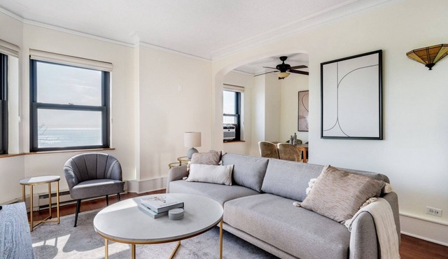 Fresh Gold Coast 1BR w/Grills & Gym, nr Shopping & Park, by Blueground