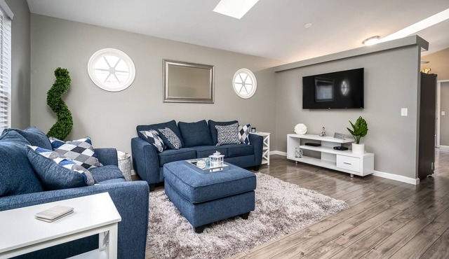 Fresh & Modern Home-Away-From-Home Near St Charles