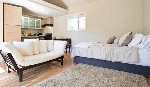 Fresh & Modern North Oakland Studio