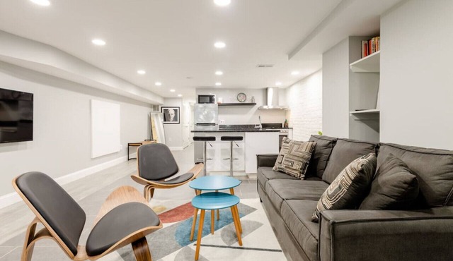 Fresh Motif Guest Suite of Historic Row House