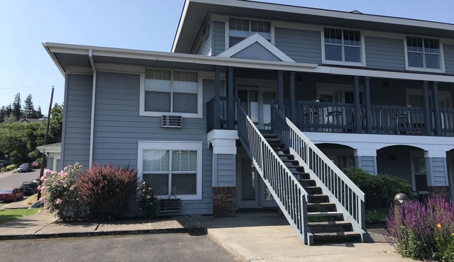 Fresh remodel, quiet neighborhood, ample parking, easy come easy go