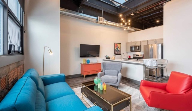 Fresh, Sleek, and Contemporary Executive Apartment