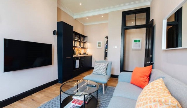 Fresh Stylish West End Flat