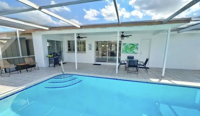 FRESH! Tropical Oasis/Pool King Bed/Top Location