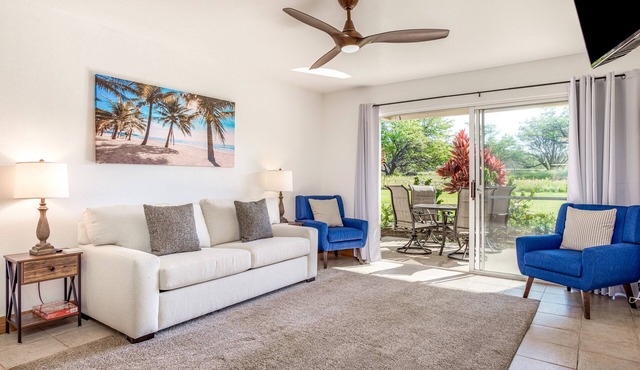 Fresh tropical stay with pool and hot tub access, large lanai, W/D - golf nearby