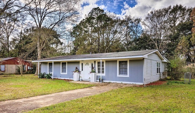 Fresh, Updated Home in Mobile w/ Patio & Yard