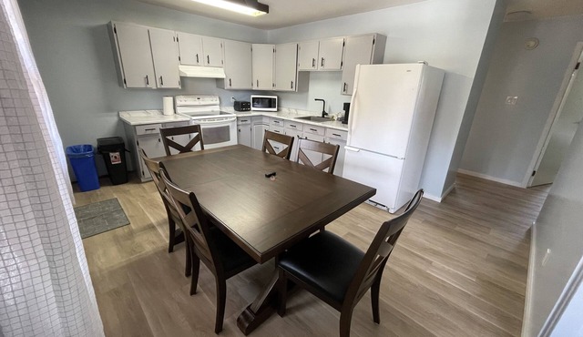 Fresh Upper Level apartment Suite on Mosher Lake at Overland Resort