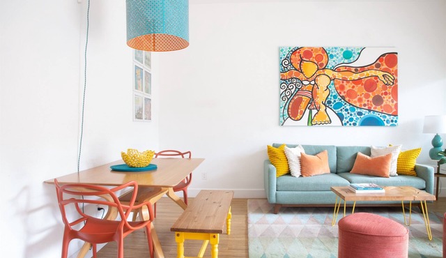 Fresh & Walkable Bright Beach Bungalow