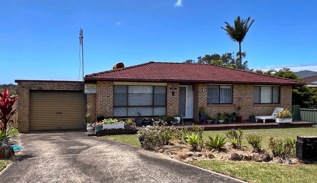 Freshly painted 4 bedroom home only a short drive into the heart of our CBD and our fabulous beache