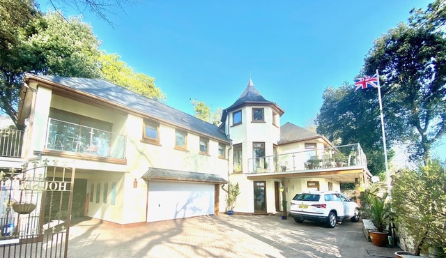 FRESHLY RE-LISTED IN JUNE 2022 - Vacancies available in July and August!