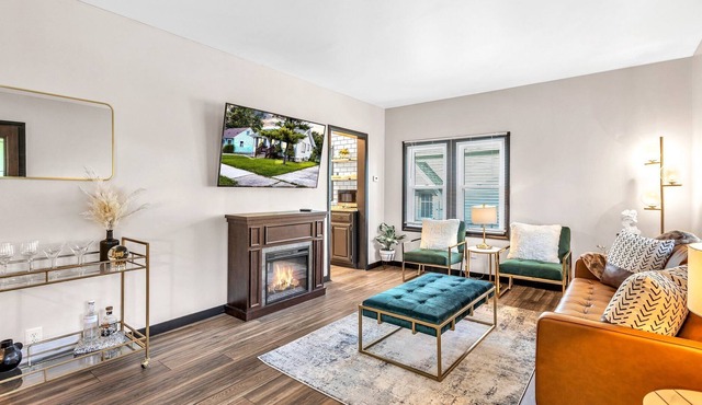 Freshly Remodeled, Cheerful 2-Bedroom