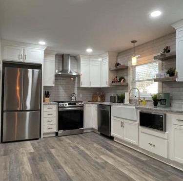 Freshly-remodeled, dog-friendly Westwood charmer!